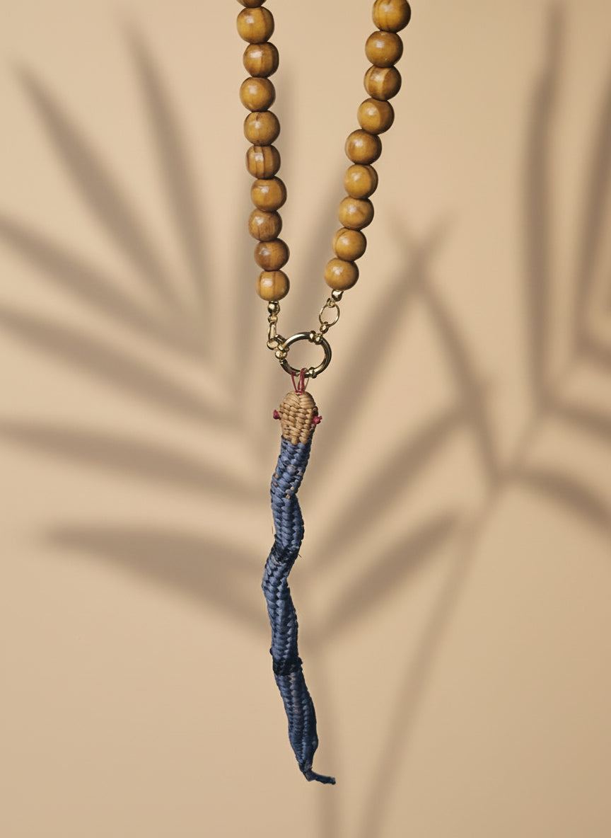 Collar culebra - tejido en rafia